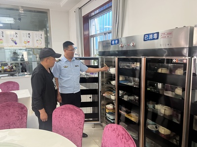甘州區東北郊市場監管所開展餐飲具洗消保潔專項檢查，守護舌尖安全